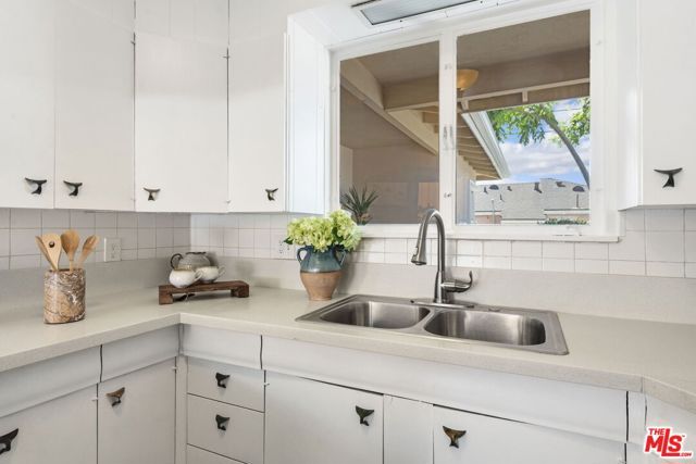 2216 N Indiana Avenue, Los Angeles, CA 90032