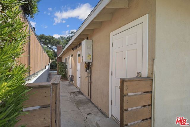 2216 N Indiana Avenue, Los Angeles, CA 90032