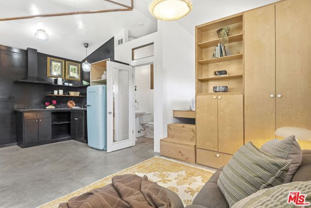 2216 N Indiana Avenue, Los Angeles, CA 90032