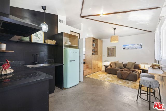 2216 N Indiana Avenue, Los Angeles, CA 90032