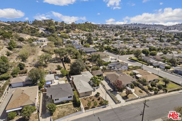 2216 N Indiana Avenue, Los Angeles, CA 90032