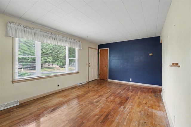 1332 Colgrove Avenue, Kalamazoo, MI 49048