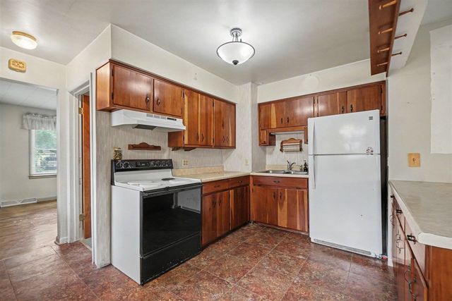 1332 Colgrove Avenue, Kalamazoo, MI 49048