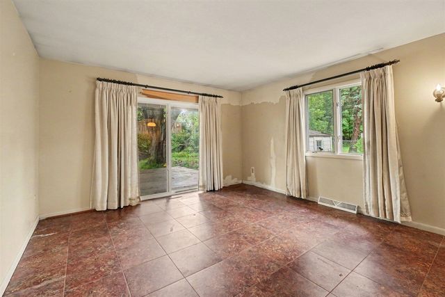 1332 Colgrove Avenue, Kalamazoo, MI 49048