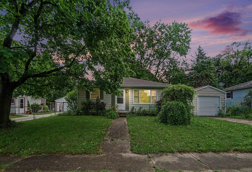 1332 Colgrove Avenue, Kalamazoo, MI 49048