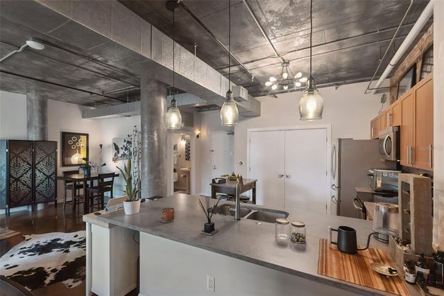 10 N SUMMERLIN AVENUE 13, Orlando, FL 32801