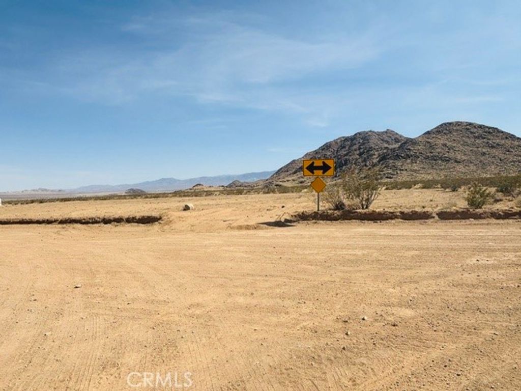 Image 1 of property listing at 0 Spinel, Lucerne Valley, CA 92356