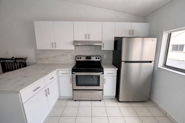 7891 W 29th Way 202, Hialeah, FL 33018