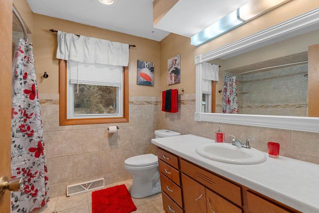 4451 RENIER ROAD, Green Bay, WI 54311