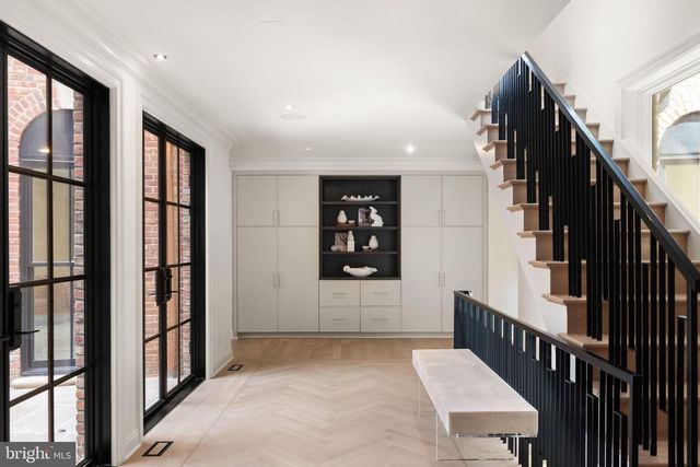 3525 SPRINGLAND LN NW, Washington, DC 20008