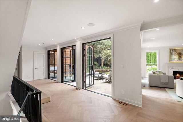 3525 SPRINGLAND LN NW, Washington, DC 20008