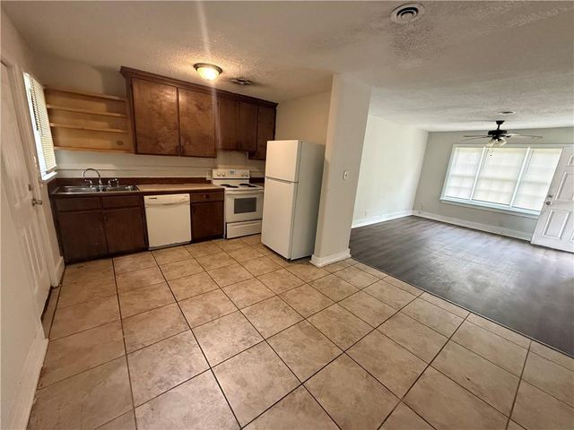 1352 Gulf Field Drive W, Mobile, AL 36605