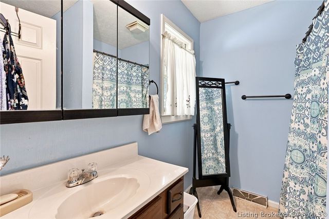 3939 Dunbar Avenue, New Albany, IN 47150