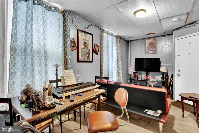 121 S 6TH ST, Reading, PA 19602