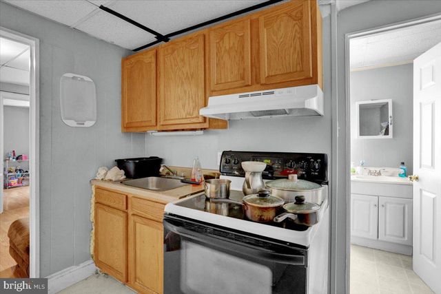 121 S 6TH ST, Reading, PA 19602