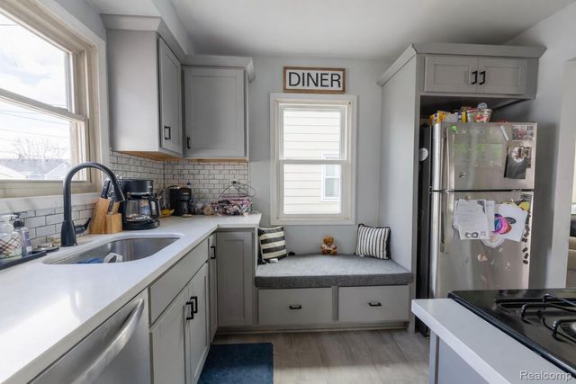 17777 Matthews Street, Riverview, MI 48193