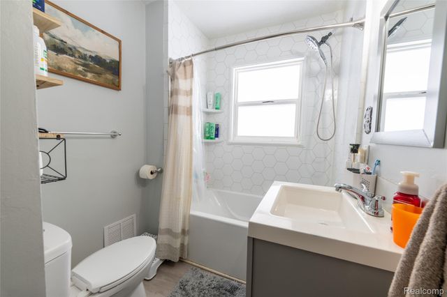 17777 Matthews Street, Riverview, MI 48193