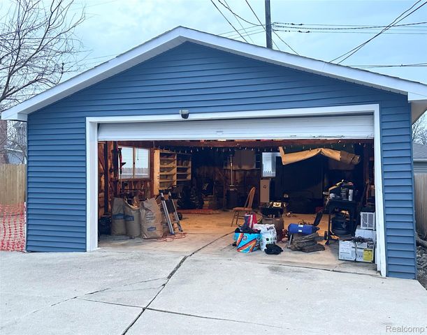 17777 Matthews Street, Riverview, MI 48193