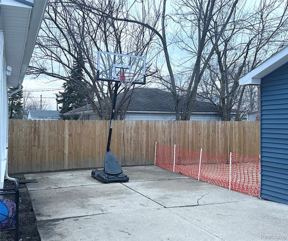 17777 Matthews Street, Riverview, MI 48193