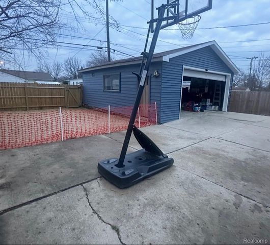 17777 Matthews Street, Riverview, MI 48193