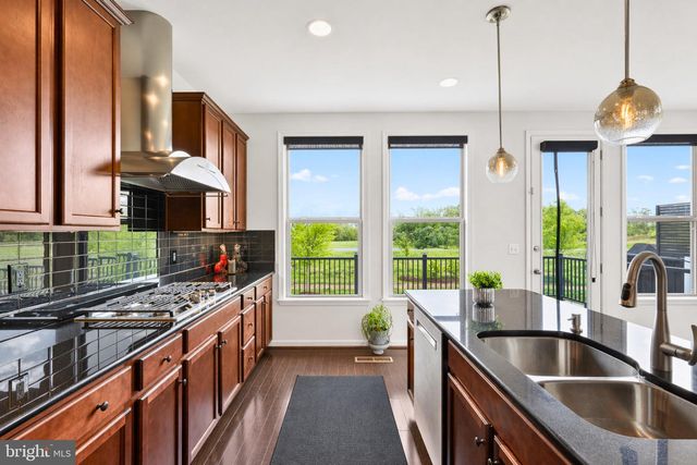 42410 DOGWOOD GLEN SQ, Sterling, VA 20166