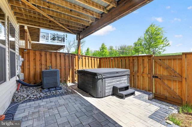 42410 DOGWOOD GLEN SQ, Sterling, VA 20166
