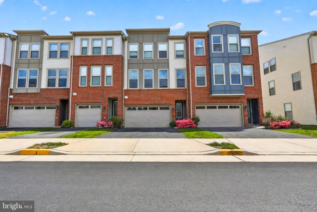 42410 DOGWOOD GLEN SQ, Sterling, VA 20166