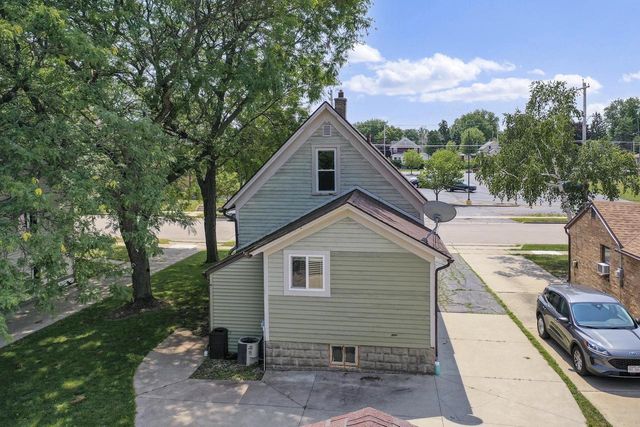 1036 W 5TH AVENUE, Oshkosh, WI 54902