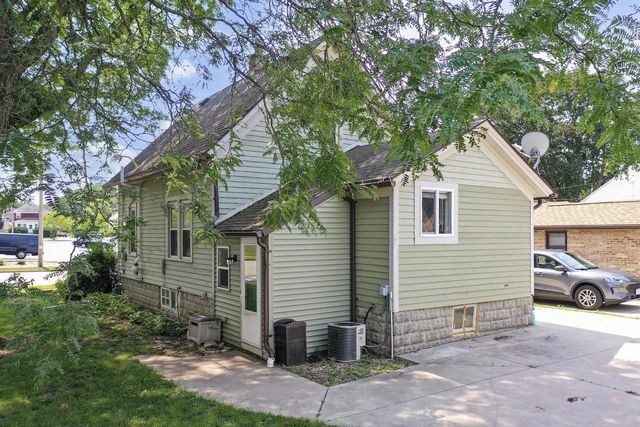 1036 W 5TH AVENUE, Oshkosh, WI 54902