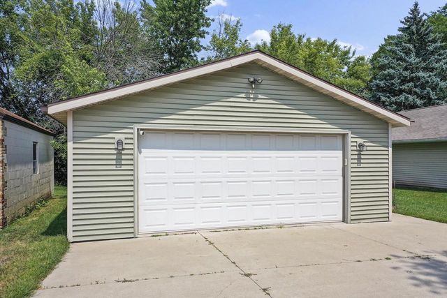 1036 W 5TH AVENUE, Oshkosh, WI 54902