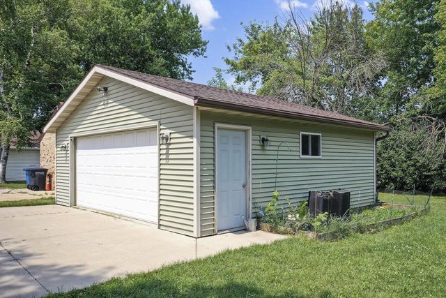 1036 W 5TH AVENUE, Oshkosh, WI 54902