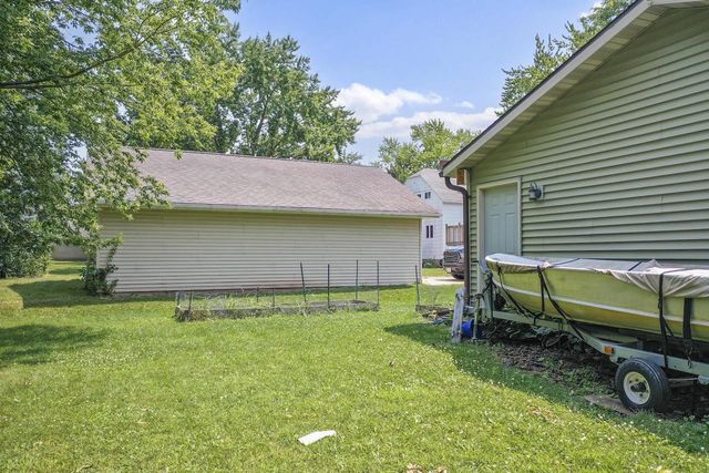 1036 W 5TH AVENUE, Oshkosh, WI 54902
