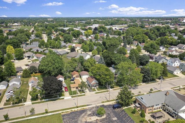 1036 W 5TH AVENUE, Oshkosh, WI 54902