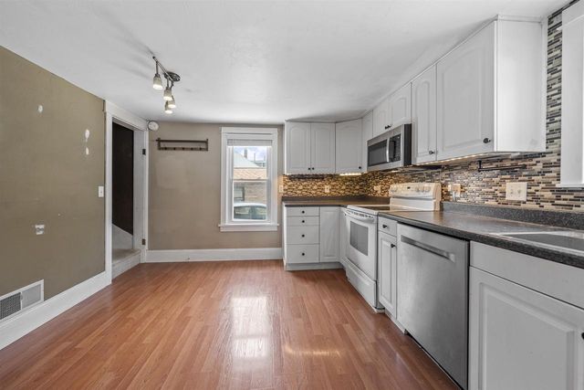 1036 W 5TH AVENUE, Oshkosh, WI 54902