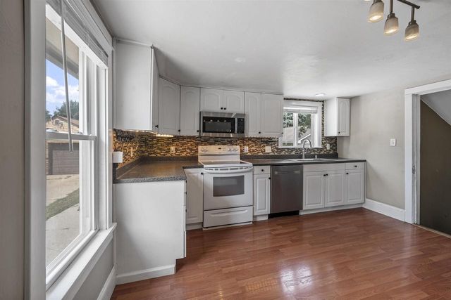 1036 W 5TH AVENUE, Oshkosh, WI 54902