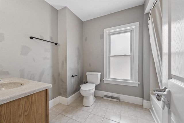 1036 W 5TH AVENUE, Oshkosh, WI 54902