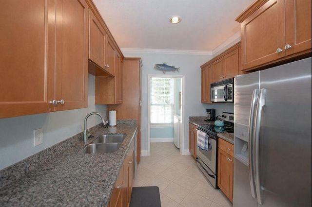 7000 Seawall Boulevard 211, Galveston, TX 77551