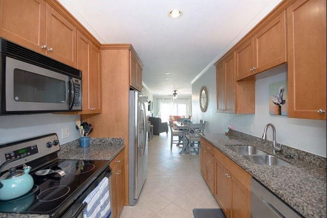 7000 Seawall Boulevard 211, Galveston, TX 77551