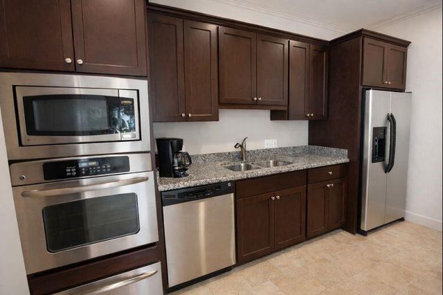 7000 Seawall Boulevard 211, Galveston, TX 77551