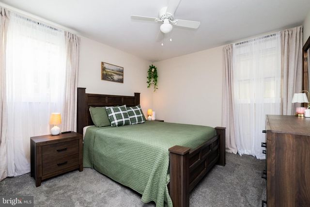 559 LYNNE DR, Clayton, NJ 08312