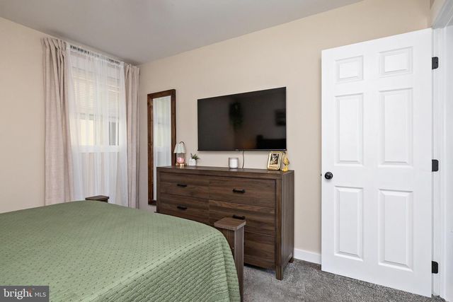 559 LYNNE DR, Clayton, NJ 08312