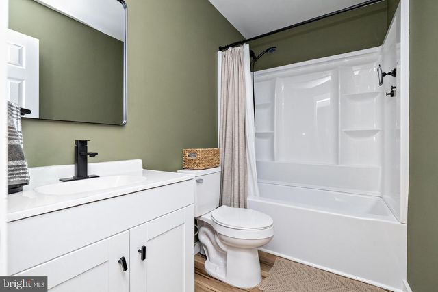 559 LYNNE DR, Clayton, NJ 08312