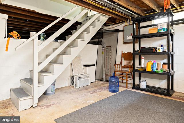 559 LYNNE DR, Clayton, NJ 08312