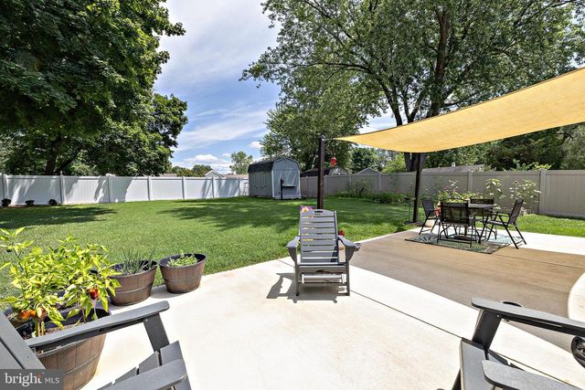 559 LYNNE DR, Clayton, NJ 08312