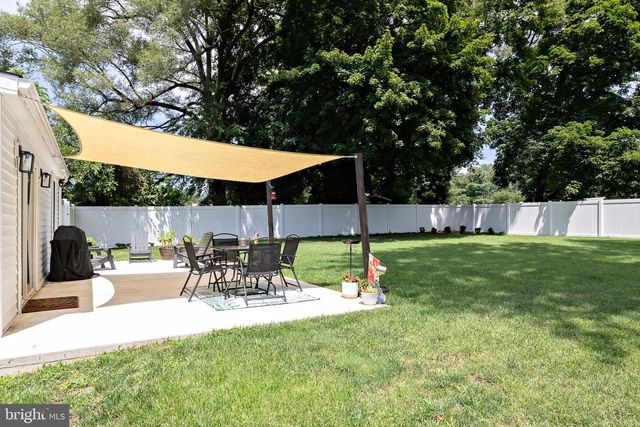 559 LYNNE DR, Clayton, NJ 08312