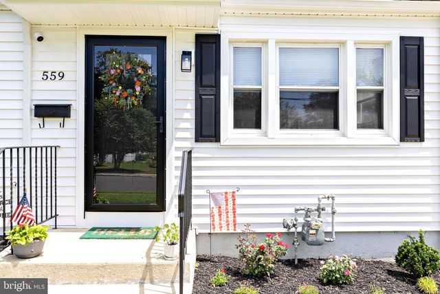 559 LYNNE DR, Clayton, NJ 08312