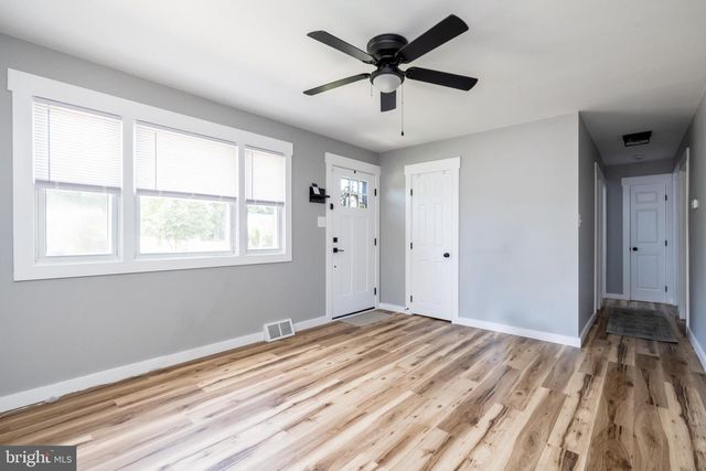 559 LYNNE DR, Clayton, NJ 08312