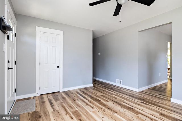 559 LYNNE DR, Clayton, NJ 08312