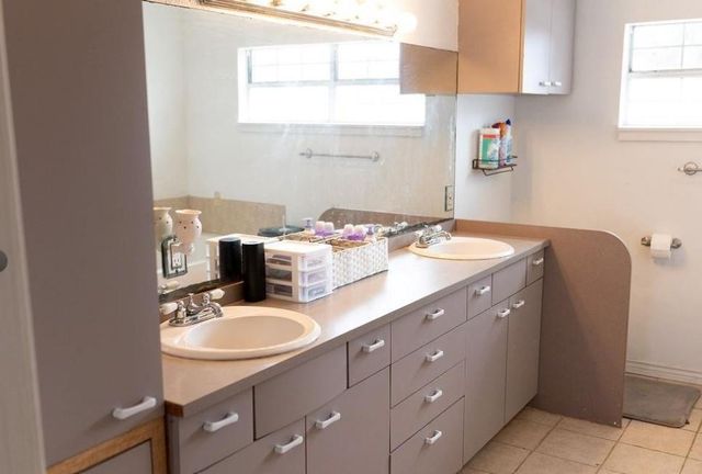 1104 Moss Lane, Cuero, TX 77954