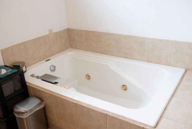 1104 Moss Lane, Cuero, TX 77954